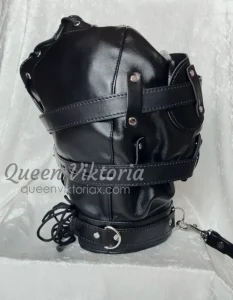 Bondage fetisch huva. Queen Viktoria erbjuder BDSM sessioner i Sverige. © Queen Viktoria, queenviktoriax.com